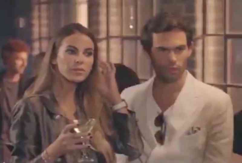 Baker-Harber con su amigo Mark-Francis Vandelli en Made in Chelsea de E4